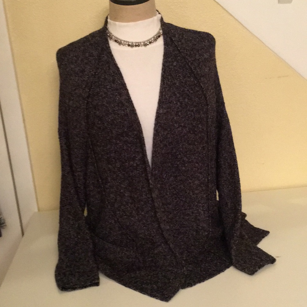 A black sweater, beautiful and neutral color! By pure jill size M